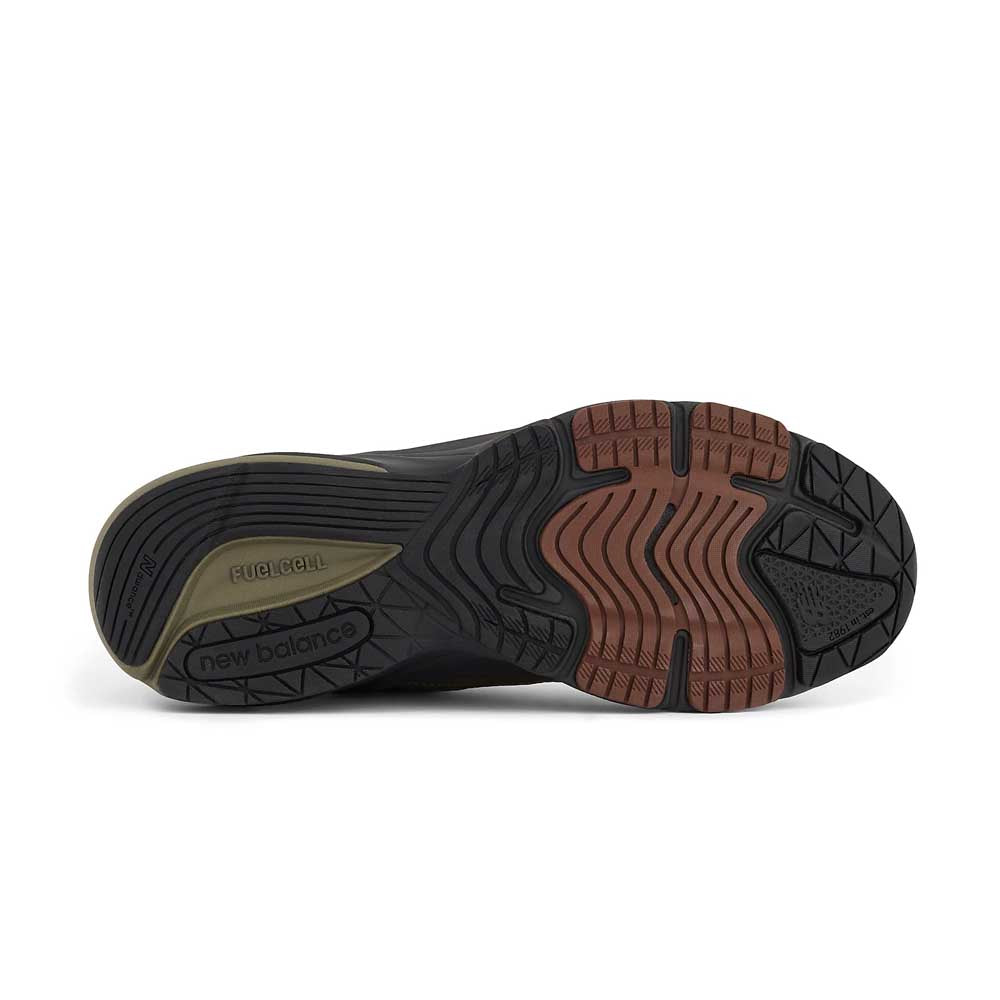 in USA 990v6 'Dark Oak'
