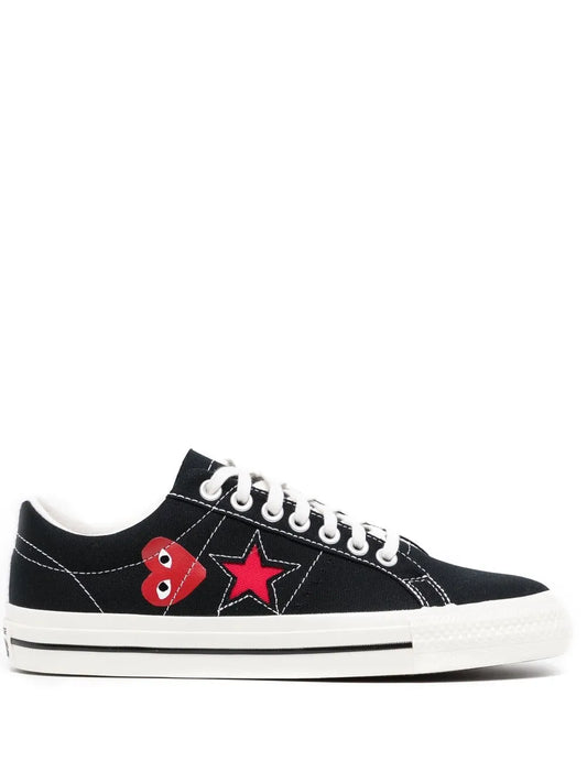 Comme Des Gar ns Play X Converse X Converse One Star Sneakers
