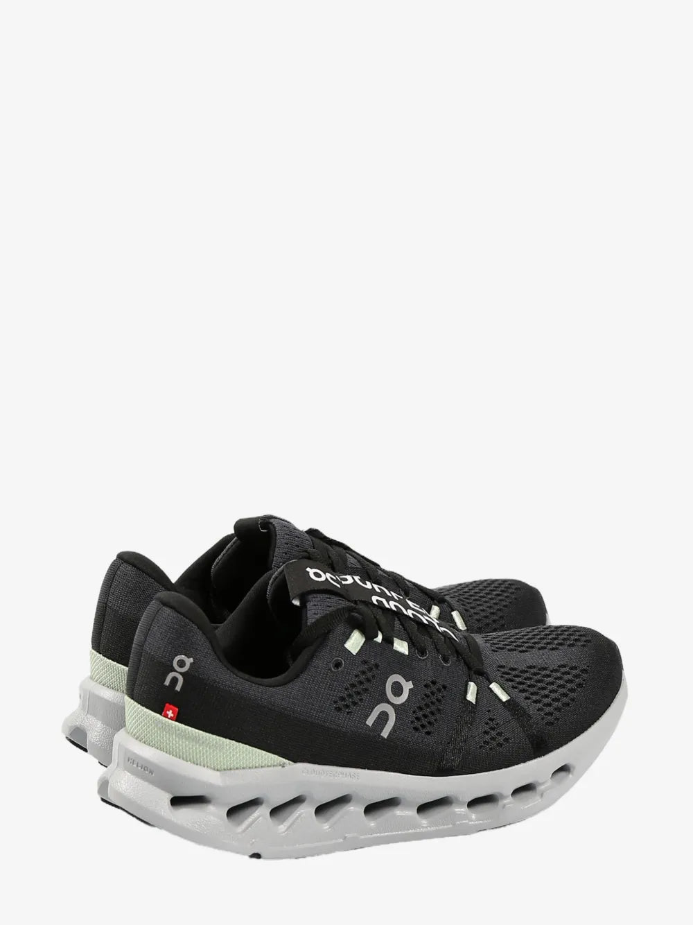 On Running On Cloud Surfer Trainers