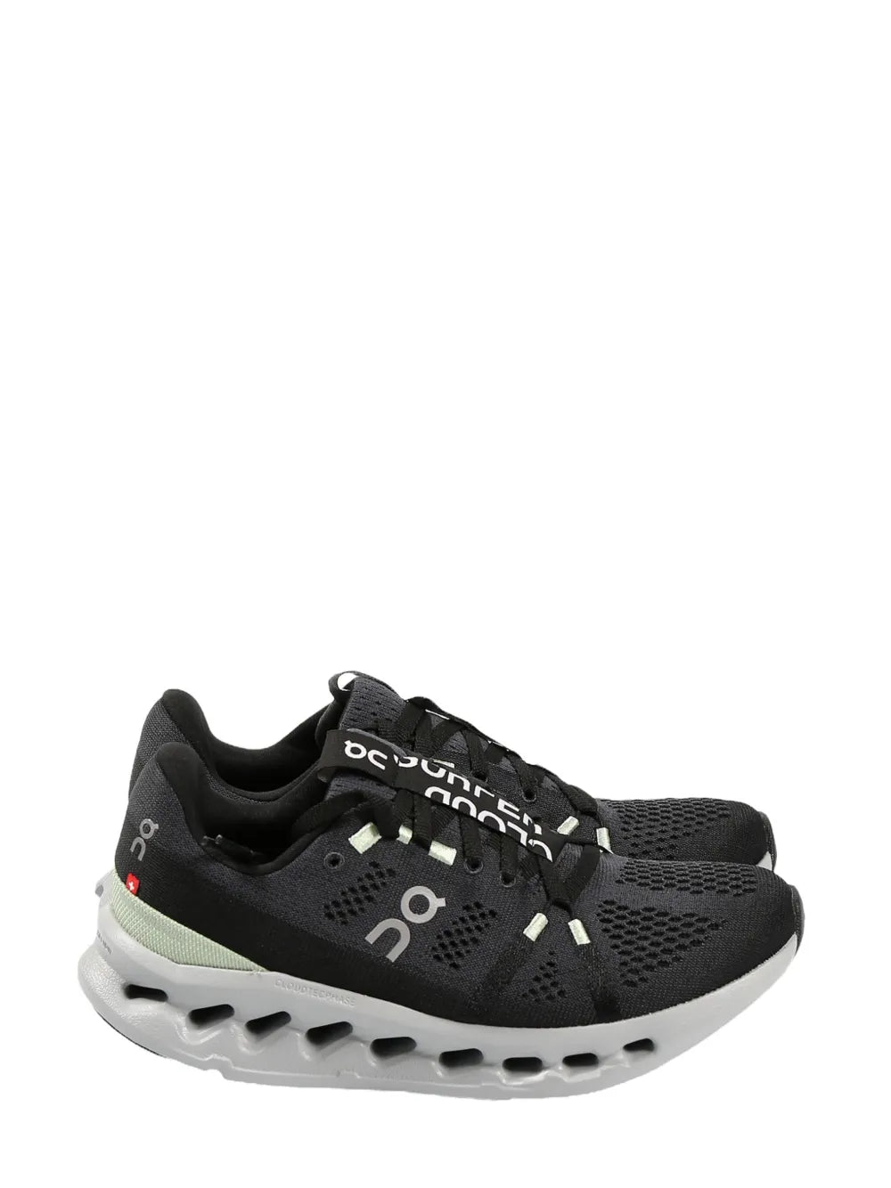 On Running On Cloud Surfer Trainers