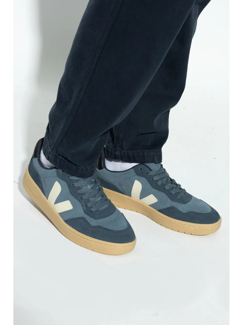 VEJA V-90 Suede
