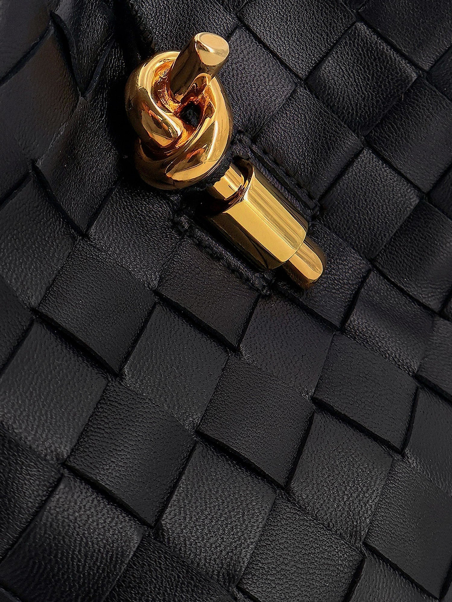 Bottega Veneta Women Andiamo Leather Smartphone Pochette With Intrecciato Motif